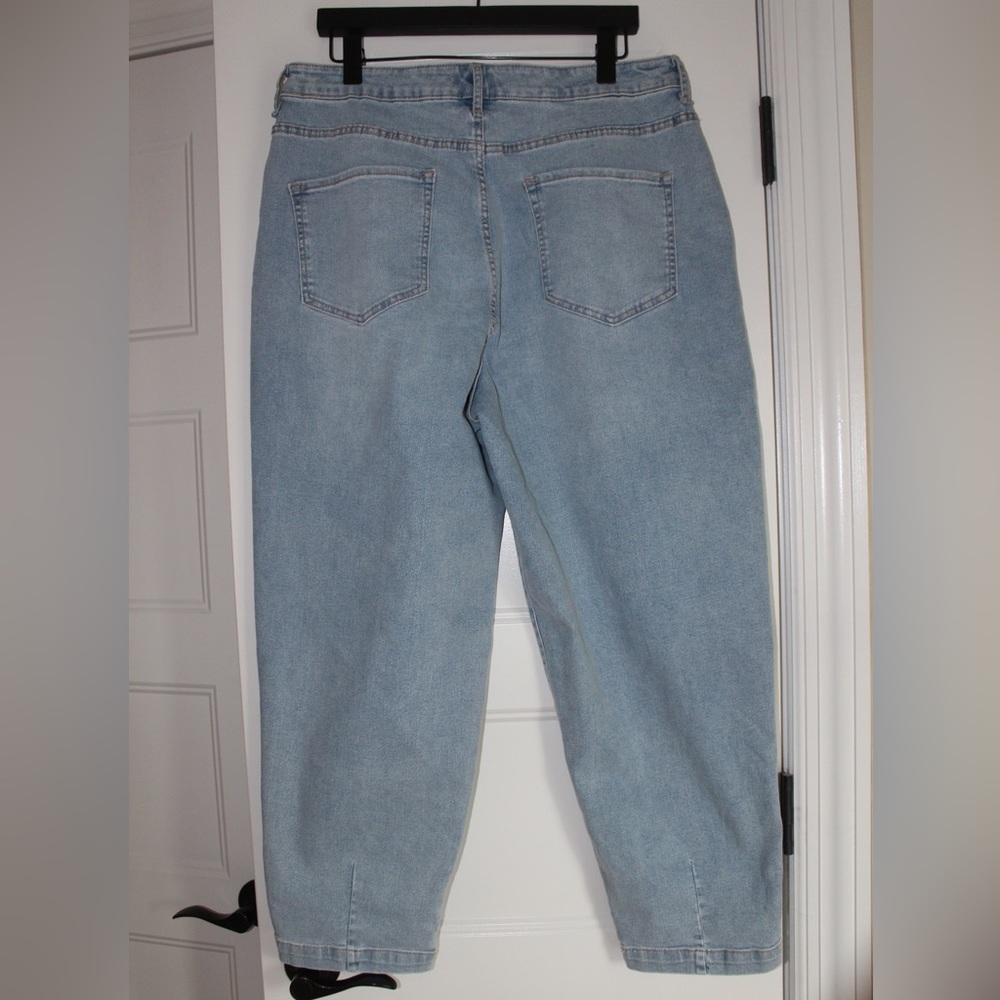 Light-wash denim - Picture 2 of 3